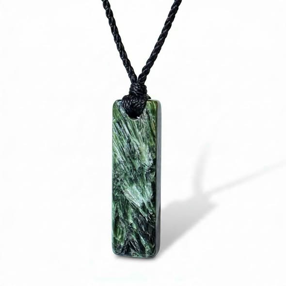 Serafinit vrtaný vel. 4,4 x 1,2 x 0,6 cm, č.3