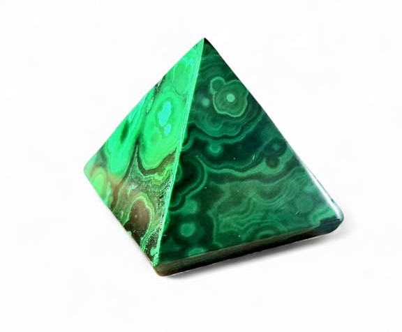 Malachit pyramida 2,9 x 2,9cm , váha 25,91g
