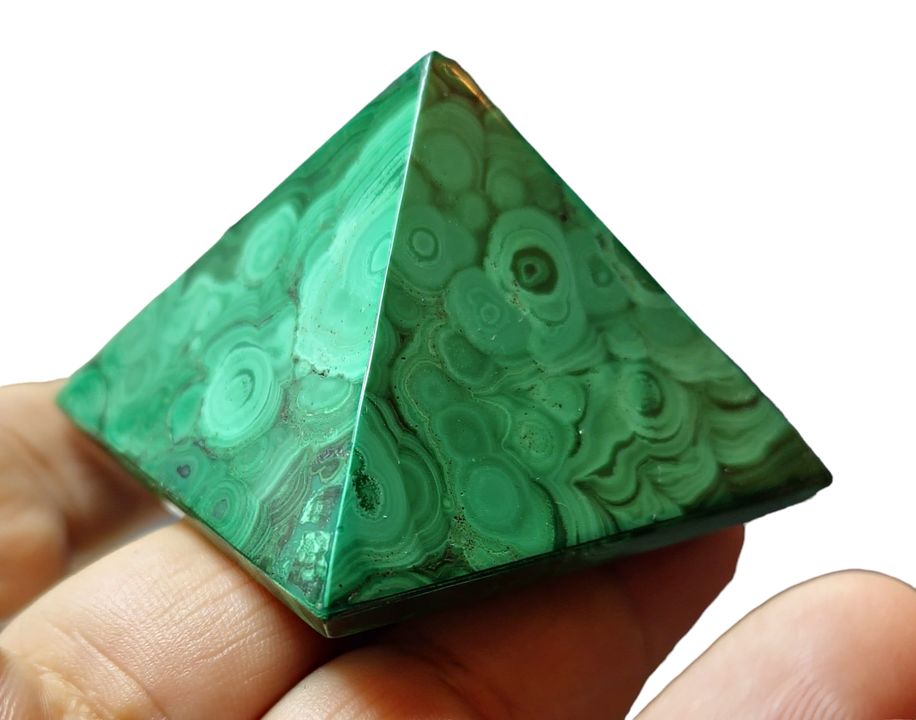 Malachit pyramida 5x4,8cm , váha 82,91g