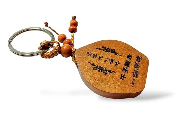 Dřevěný přívěsek Buddha - klíčenka č.9