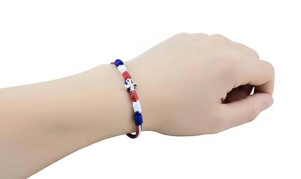 Náramek trikolora s křížkem