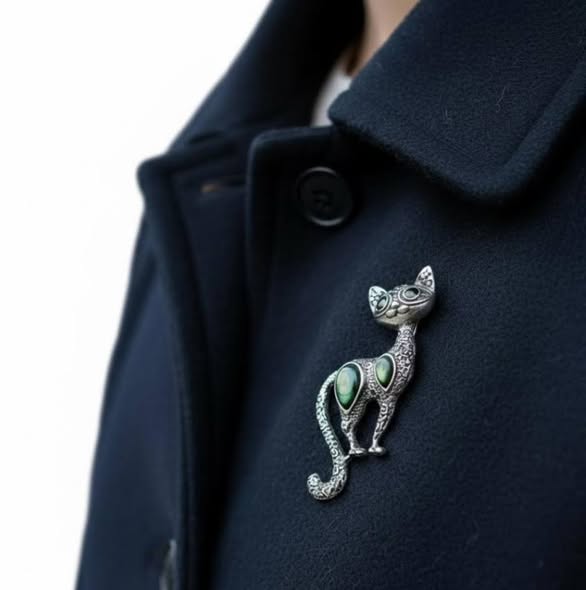 Kočička brož i přívěsek s perletí Paua č.1