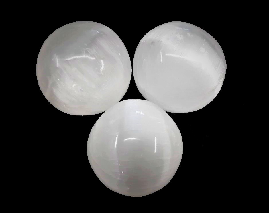 Selenit bílý koule vel.4cm