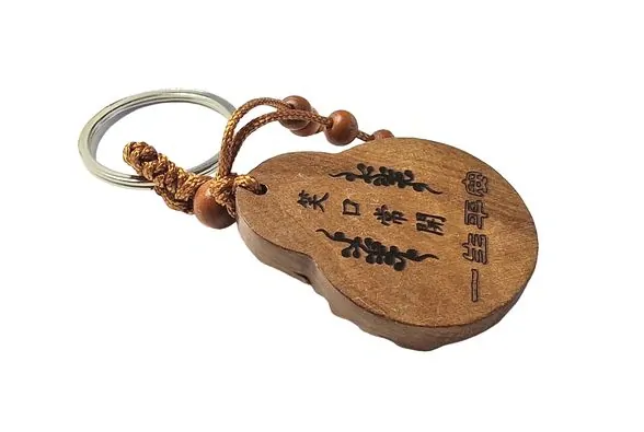 Dřevěný přívěsek Buddha - klíčenka č.1