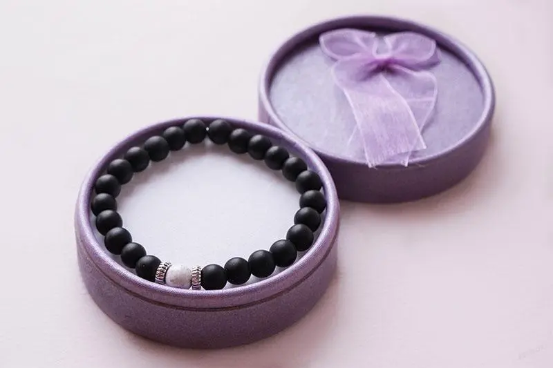 SET: Achát tmavě modrý + magnezit pro oba + dárková krabička