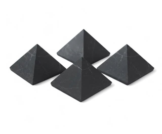 Šungit pyramida 3cm neleštěná