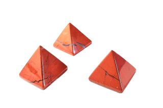 Jaspis červený pyramida vel. cca 3,5x3,5cm