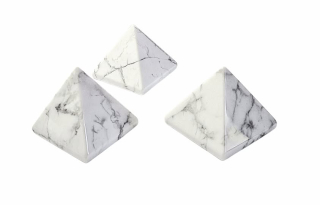 Magnezit pyramida vel. cca 3,5x3,5cm