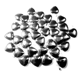 Hematit přívěsek srdíčko   1,5cm