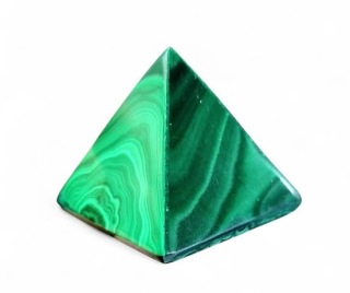 Malachit pyramida 3,2 x 3,1cm ,váha 33,87g