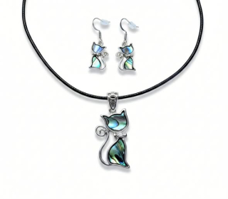 SET Paua: Přívěsek kočička sedící s kůží + náušnice 