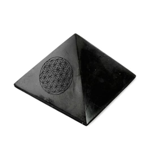 Šungit pyramida 6cm květ života leštěná